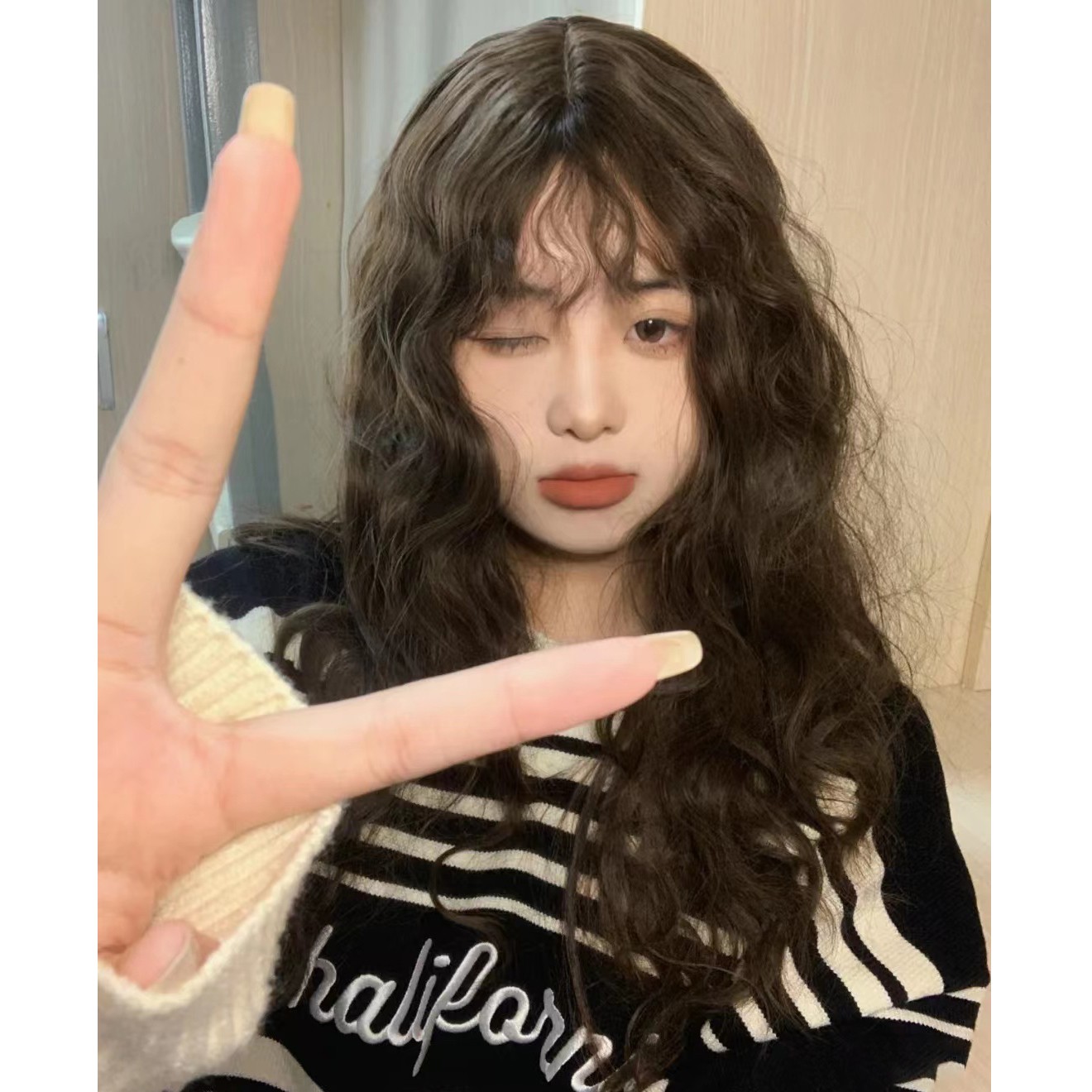 Wig female long hair wool roll in the middle of the bangs natural full headgear temperament fluffy simulation long curly hair set